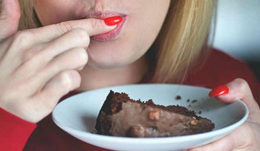 Benarkah Sering Makan Cokelat Bisa Timbulkan Jerawat? Ini Penjelasan Dokter Kulit!