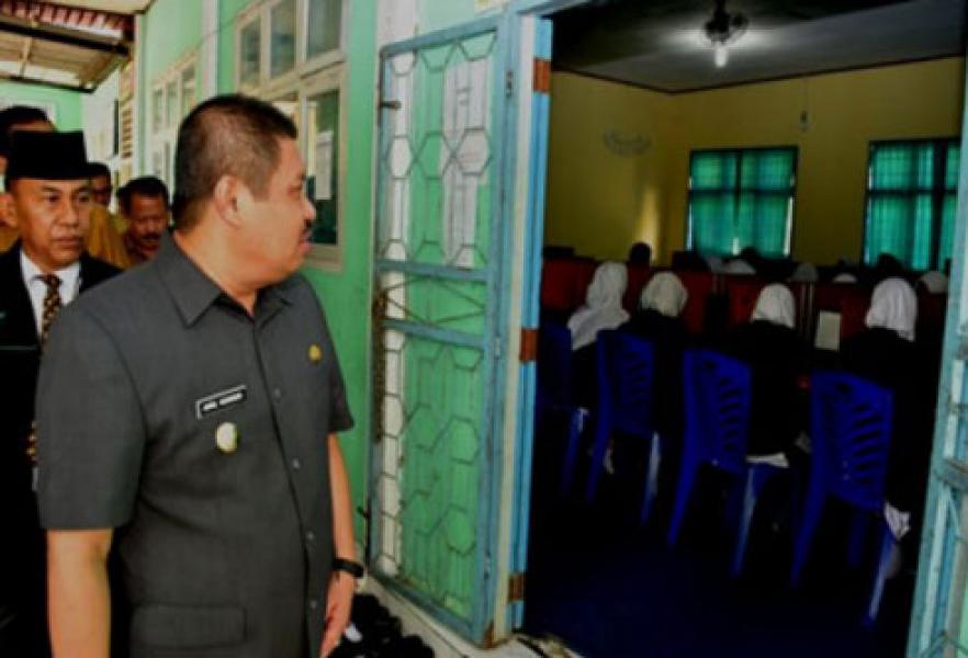 Bupati Tinjau Pelaksanaan UN, 7.062 Siswa SLTA Ikuti Ujian Nasional