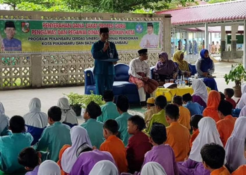 Disdik Pekanbaru Salurkan Zakat Tahap II Tahun 2018 Senilai Rp 378 Juta
