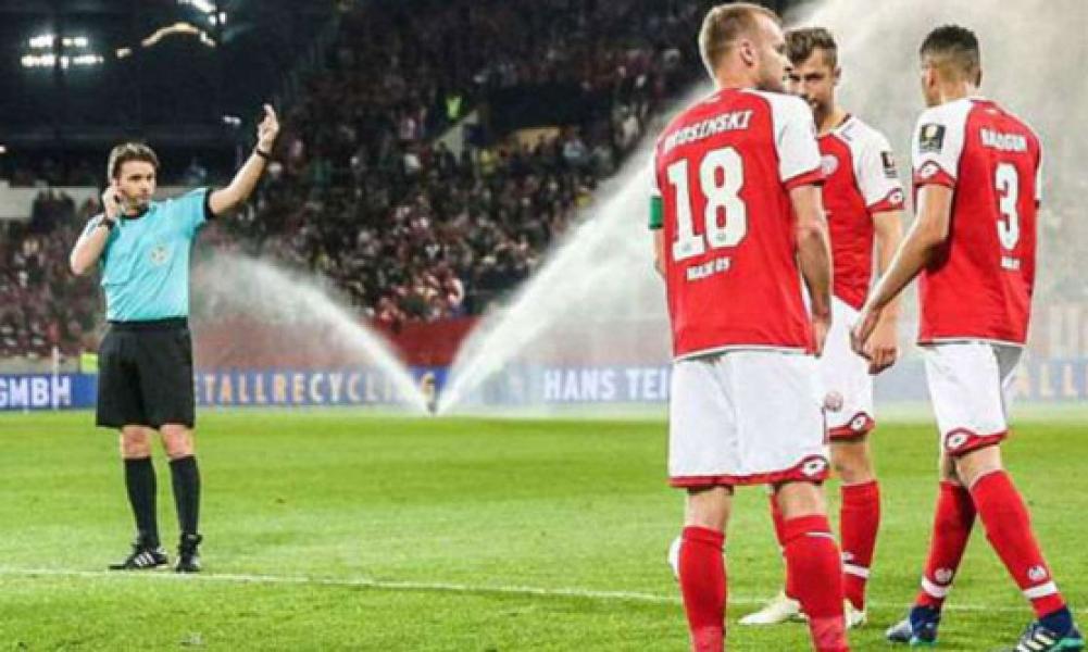 Hadiah Penalti Aneh, Baru Pertama Terjadi di Dunia