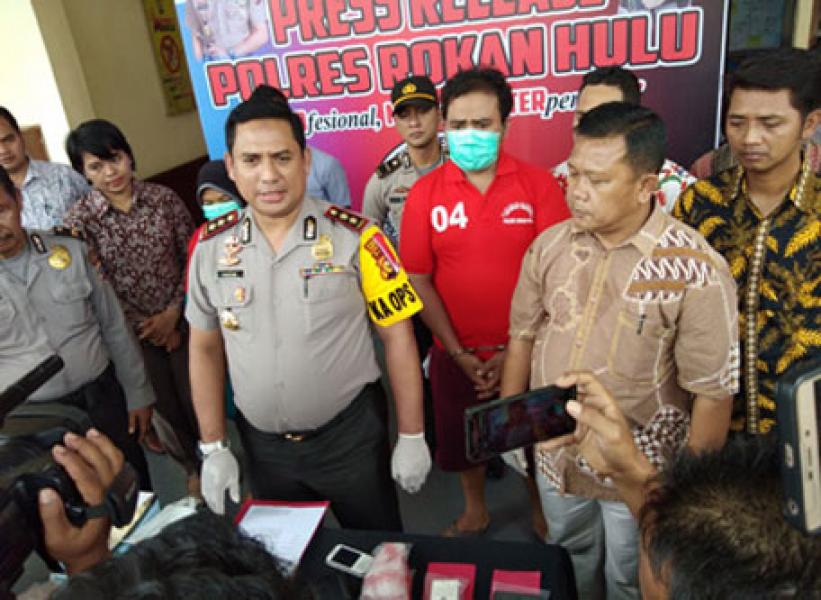Jadi Bandar Narkoba, Pasutri di Rokan Hulu Dicokok Polisi