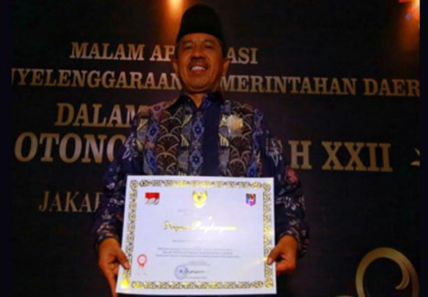 Jadi Perwakilan Riau, Kabupaten Siak Terima Anugerah Tertinggi dari Mendagri