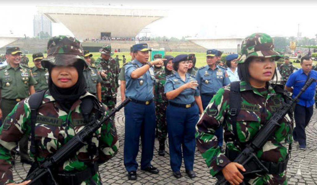 Kasum TNI Tinjau Gladi Apel Bersama Wanita TNI dan Polwan