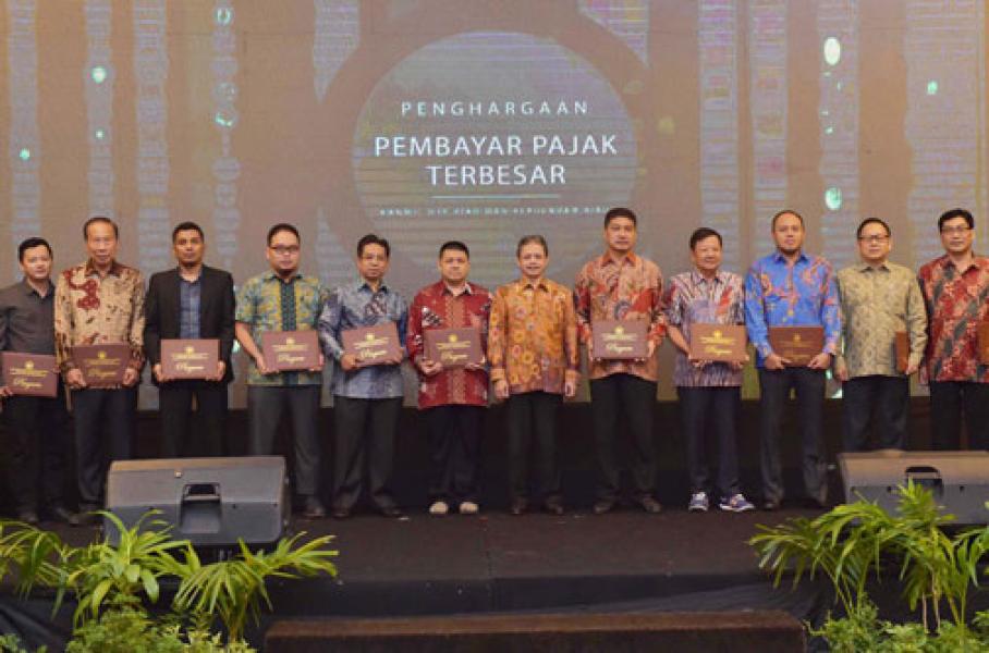 Lagi Bank Riau Kepri Raih Penghargaan Pembayar Pajak Terbesar Dari DJP Kanwil Riau dan Kepri