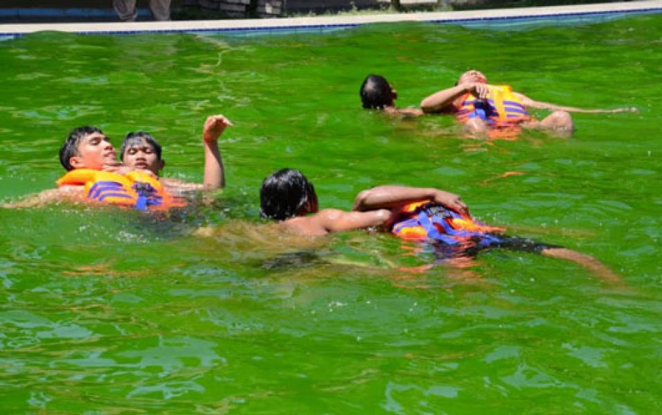 Nelayan Banyuwangi Latihan Bertahan Hidup di Laut bersama Bakamla RI