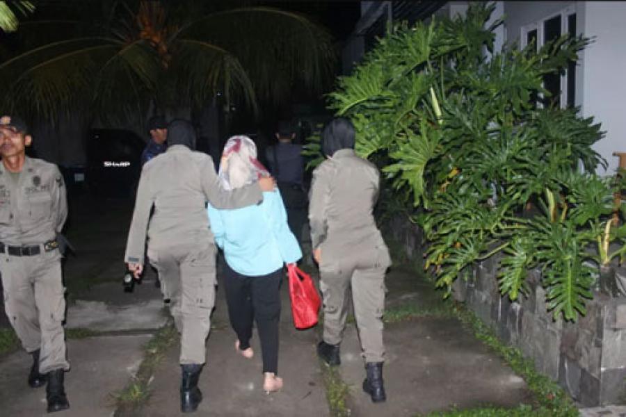 Pasangan Dosen & Mahasiswi di Kamar Hotel Digerebek Satpol PP