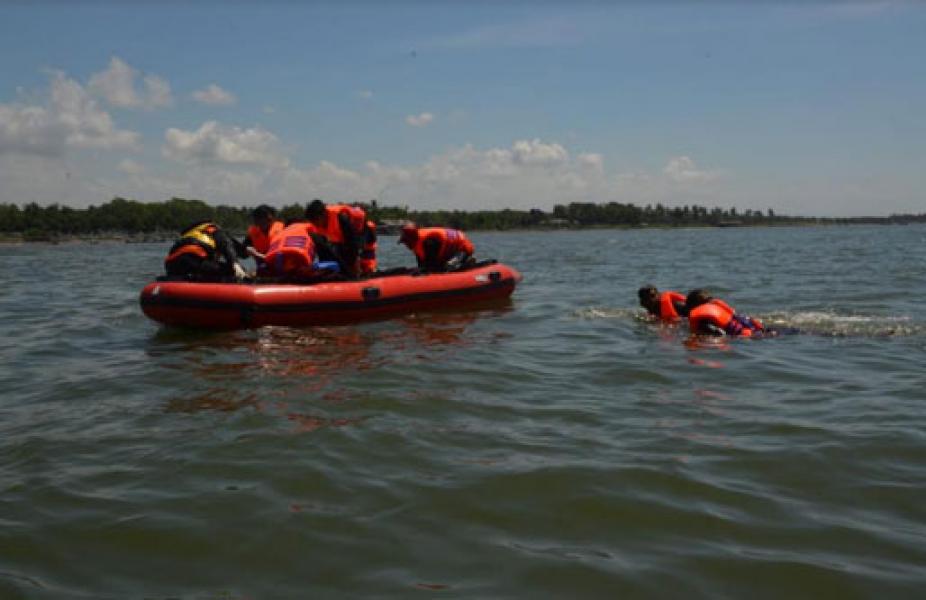 Penyelamatan Nelayan Muncar Tutup Rangkaian Water Rescue Sukarela Bakamla RI