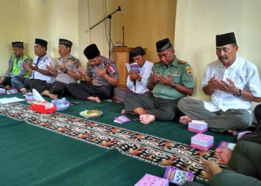 Perkuat Silaturahmi, TNI-Polri Yasinan Bersama 