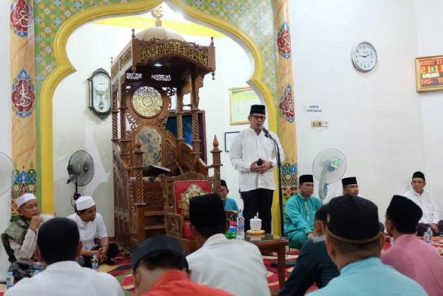 Pj Bupati Inhil Hadiri Isra Miraj di Masjid Miftahul Jannah Tembilahan