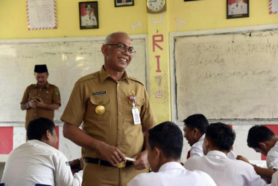 Pjs Bupati Inhil Beri Motivasi Kepada Siswa SMAN 1 Tembilahan Kota