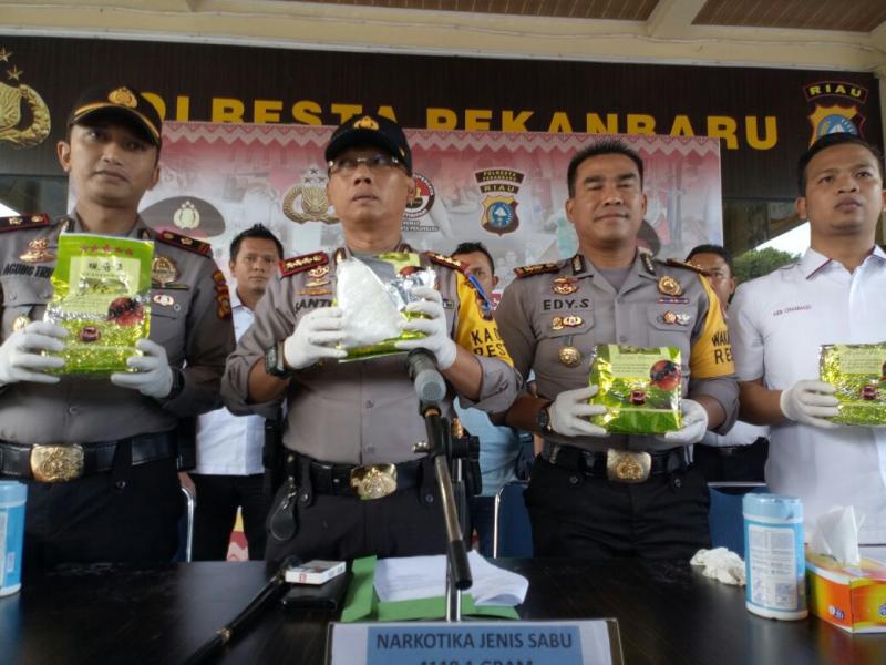 Polsek Senapelan Tangkap Kurir 4 Kg Sabu Asal Aceh