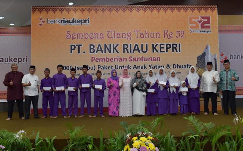 Sempena HUT 52 Bank Riau Kepri Berikan Santunan Kepada 1115 Anak Yatim
