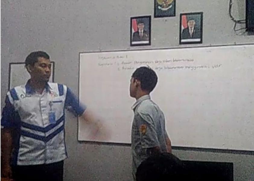Tampar Murid di Depan Kelas, Guru: Silakan Kalian Rekam!