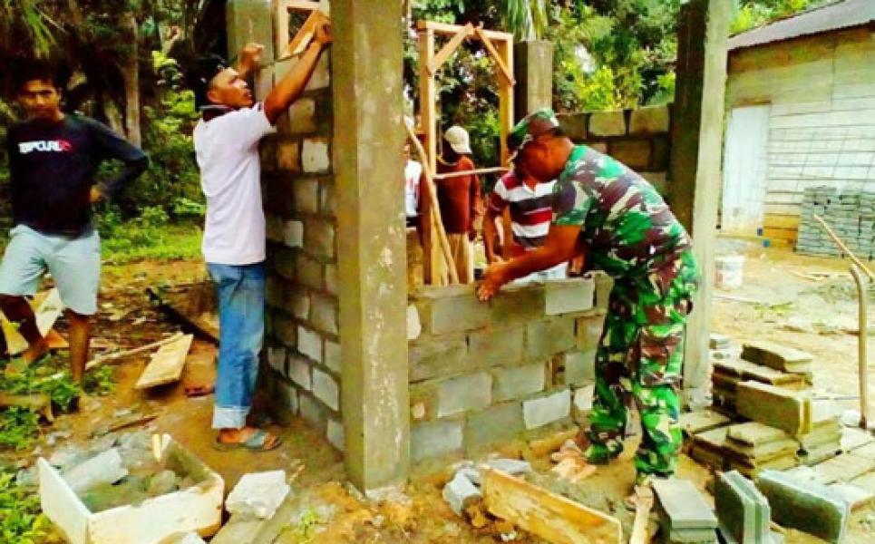 Peduli Kesehatan Warga, Koramil 02 Rambah Kodim 0313/KPR Bangun Jamban