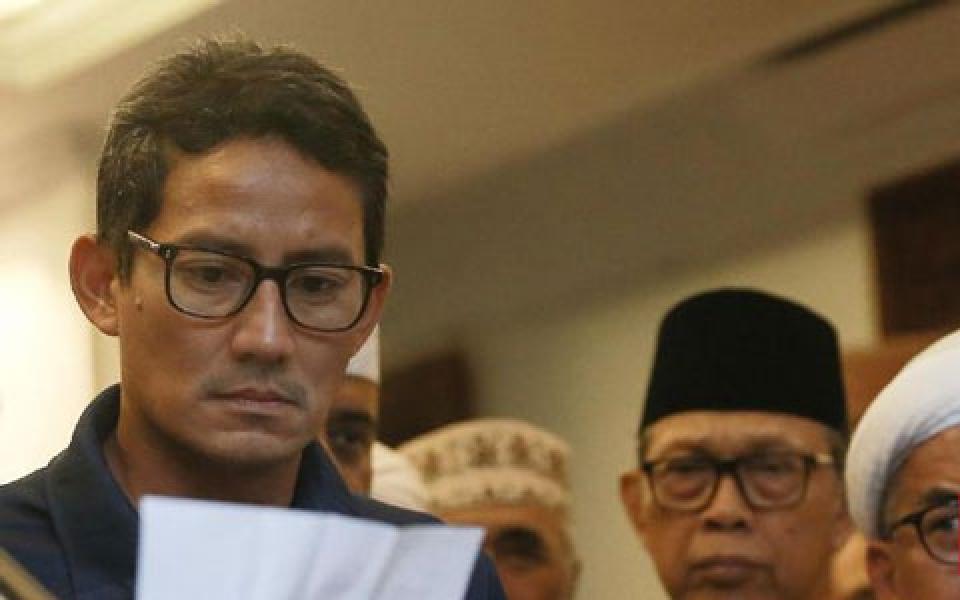 Sakit Lambung dan Tenggorokan, Sandi Disuntik Dua Kali