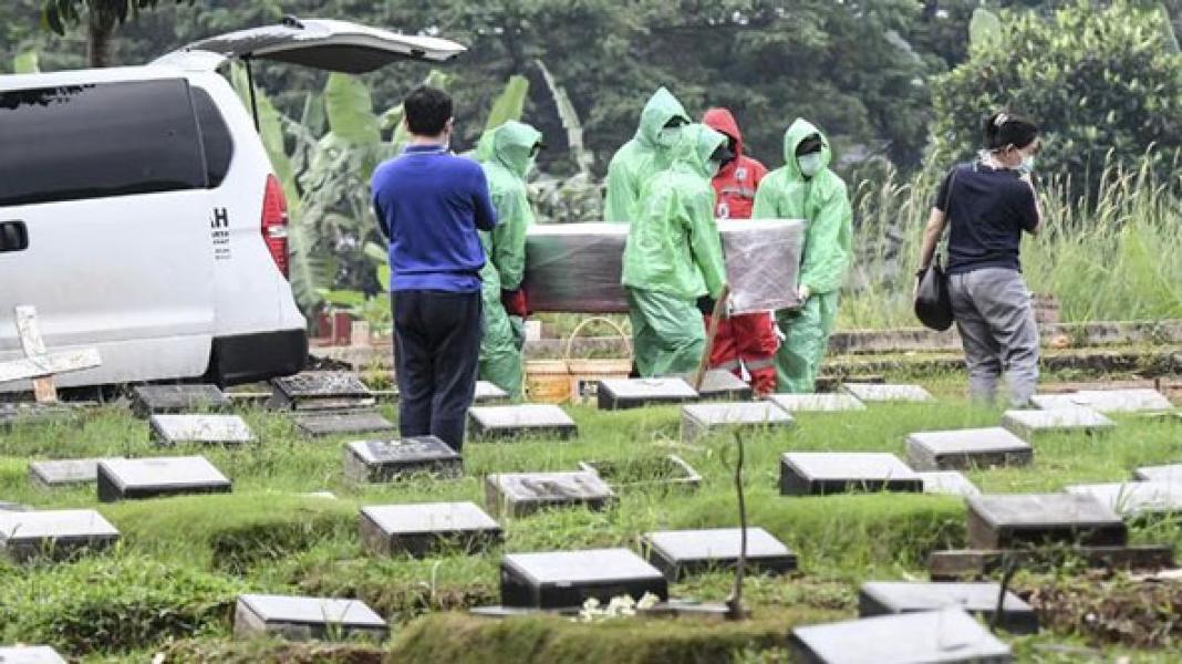639 Jenazah di Jakarta Dimakamkan dengan Prosedur Covid-19