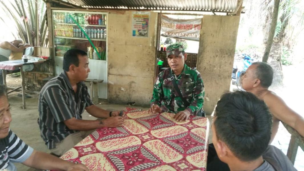 Babinsa Koramil 11/Tambusai Laksanakan Himbauan Warga Jangan Mudik