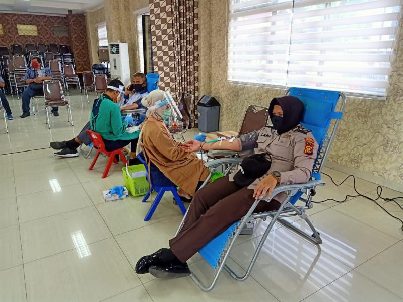 Bantu Penuhi Stok Darah PMI, Polresta Pekanbaru Lakukan Donor Darah