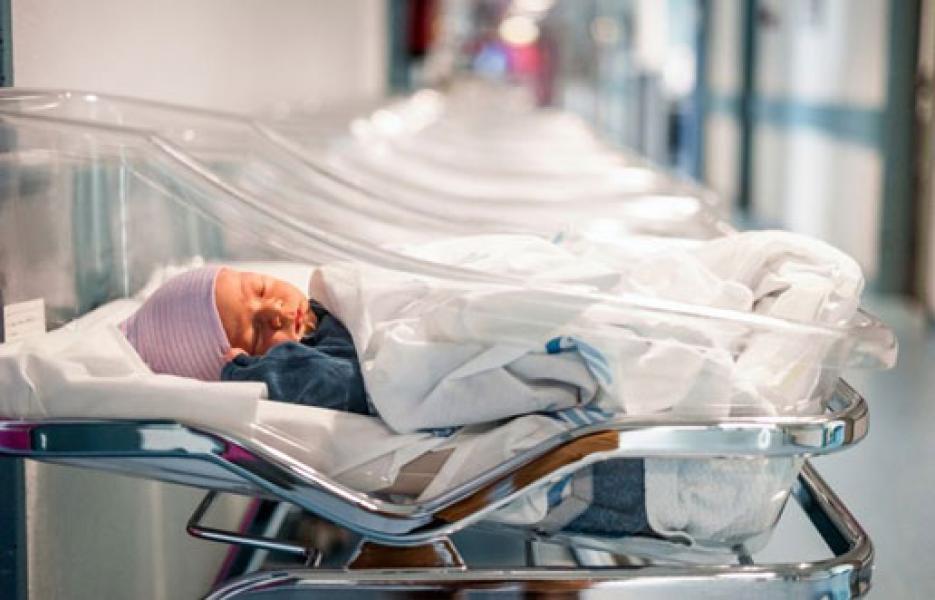 Bayi Ini Terjangkit Covid-19 Setelah Sang Ayah Pulang dari Swalayan