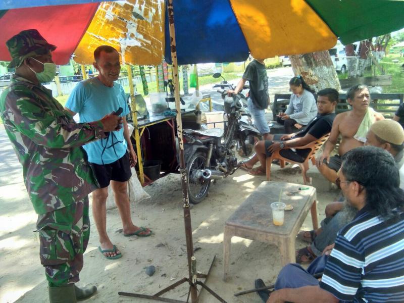 Cegah Keresahan Warga, Babinsa Koramil 16/Tapung Komsos Galakkan Hidup Sehat Tangkal Corona