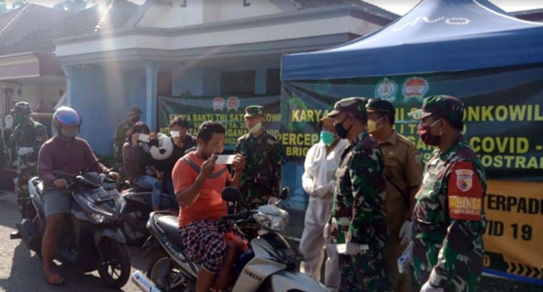 Cegah Penularan Covid-19, Brigif Para Raider 18 Berikan Bantuan Untuk Masyarakat