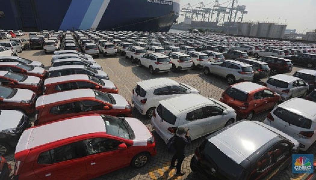 Covid-19 `Hancurkan` 3 Sektor Krusial Indonesia Ini