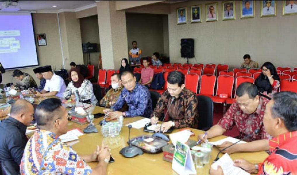 Dewan Apresiasi TP PKK Bandar Laksamana Bagi-Bagi Vitamin dan Masker