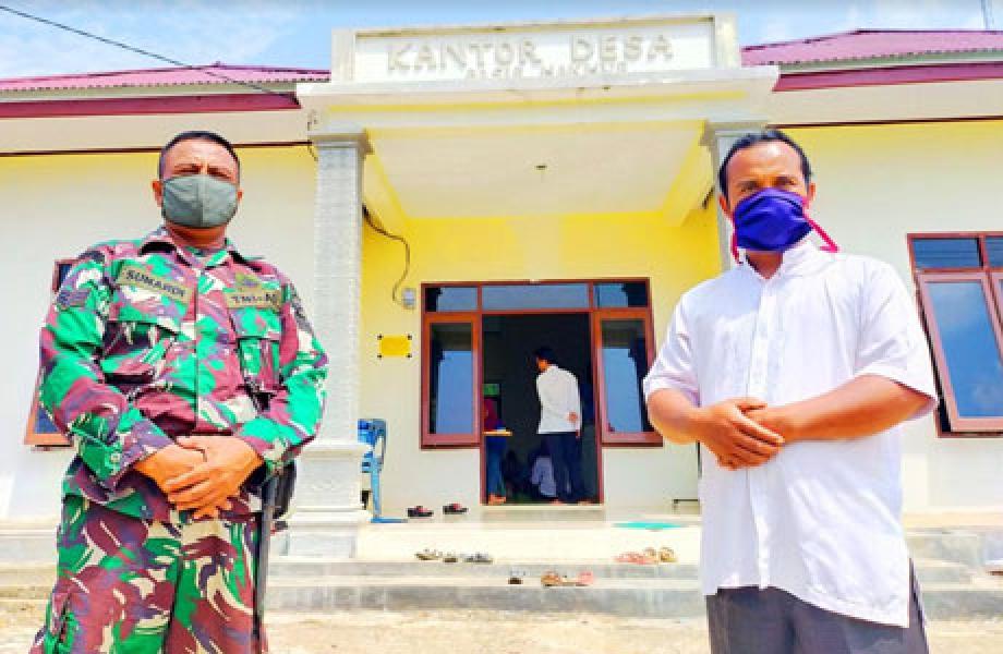 Didampingi Babinsa, Kepala Desa Pasir Makmur Siapkan Masker Mandiri 1000 Pieces