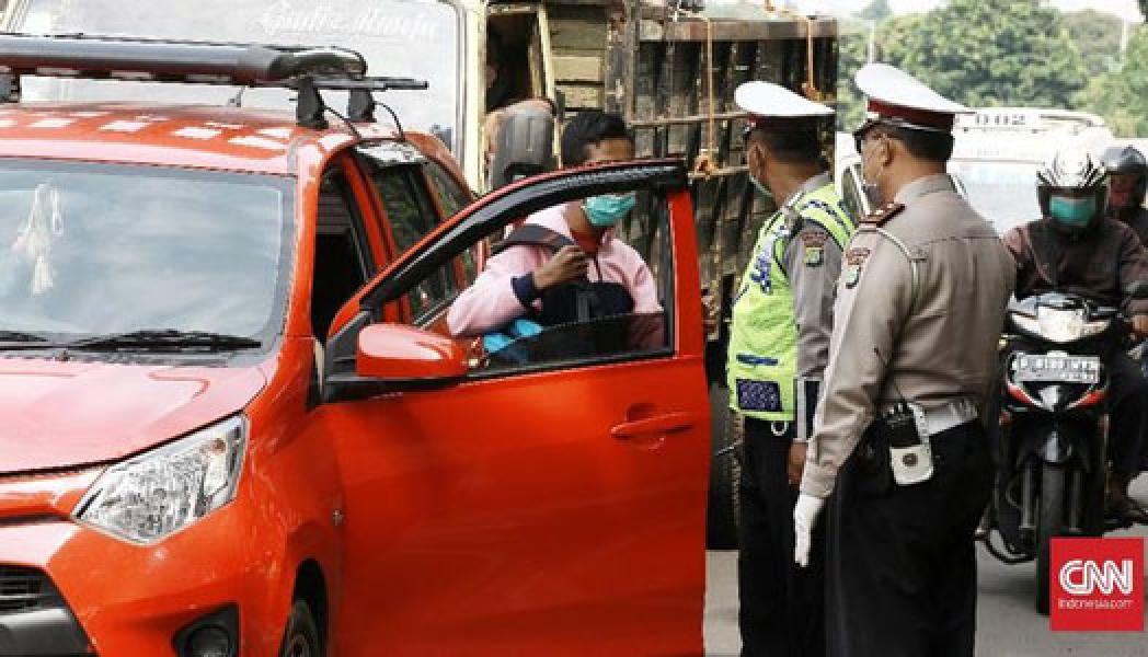 Diminta Pakai Masker, Seorang Pria Acungkan Pisau ke Polisi