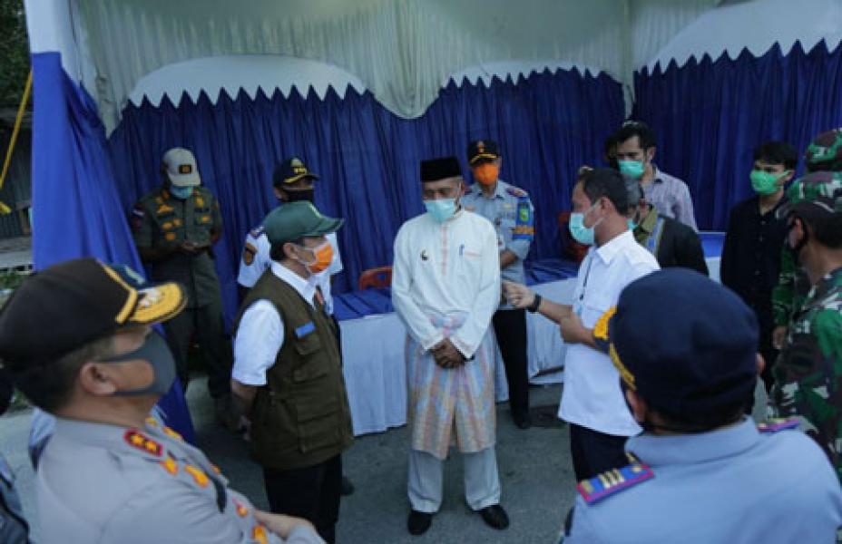 Gubri Tinjau Posko Pengawasan PSBB di 2 Titik Perbatasan Kota Pekanbaru
