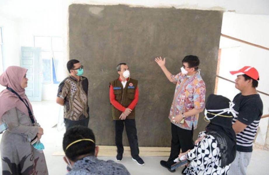 Gubri Tinjau Progres Pembangunan Labkesda di RSUD Arifin Achmad