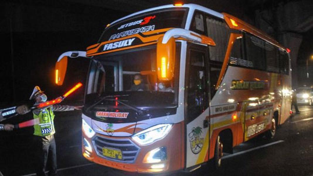 Ingin Lolos, Pemudik Sembunyi di WC Bus dan Rebahkan Kursi