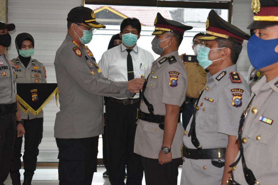 Kapolresta Pimpin Sertijab Kabag Ops, Kasat Narkoba dan Kasat Intel Polresta Pekanbaru