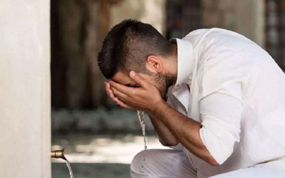 Kemasukan Air ketika Wudhu atau Mandi, Batalkah Puasamu?