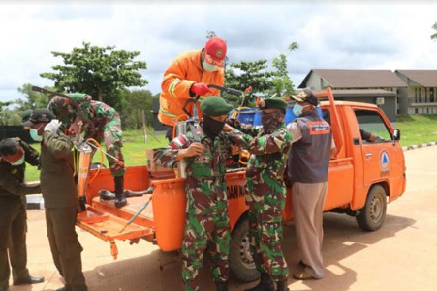 Merauke Bersatu Lawan Corona, Ribuan Liter Cairan Disinfektan Disemprotkan di PLBN Sota