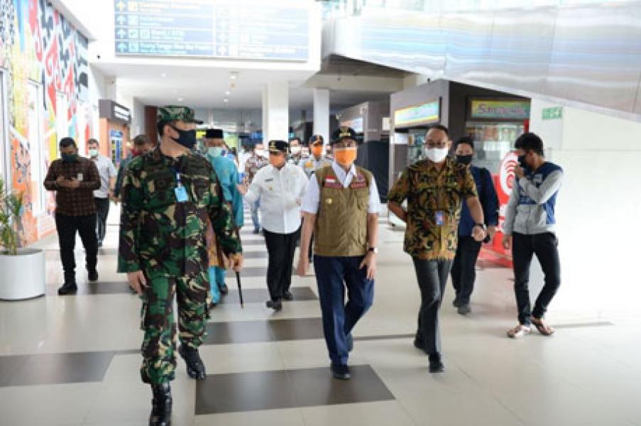 PSBB, Pemprov Riau Hentikan Sementara Angkutan Keluar-Masuk Pekanbaru