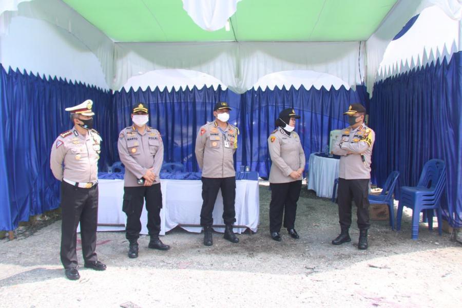PSBB Hari Pertama, Kapolda Riau Cek Pos Pengawasan Covid-19 di Jalur Lintas Timur KM 21