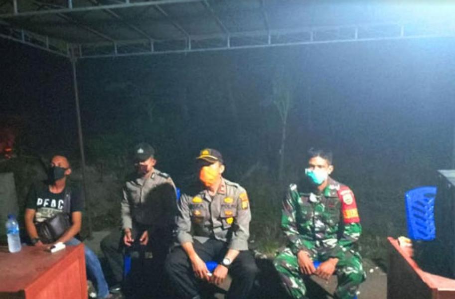 Pastikan Aman, Koramil 10 Kunto Darussalam Bersama Polsek Bonai Siaga di Posko Covid-19