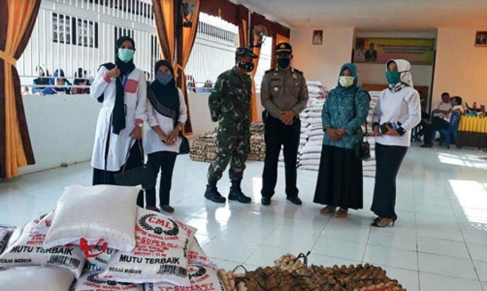 Pemdes Rambah Samo Barat Salurkan 462 Paket Sembako