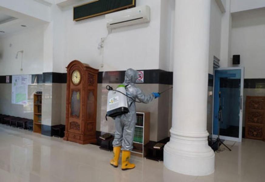 Penyemprotan Disinfektan Terus Dilakukan di 106 Titik Fasilitas Umum di Pekanbaru