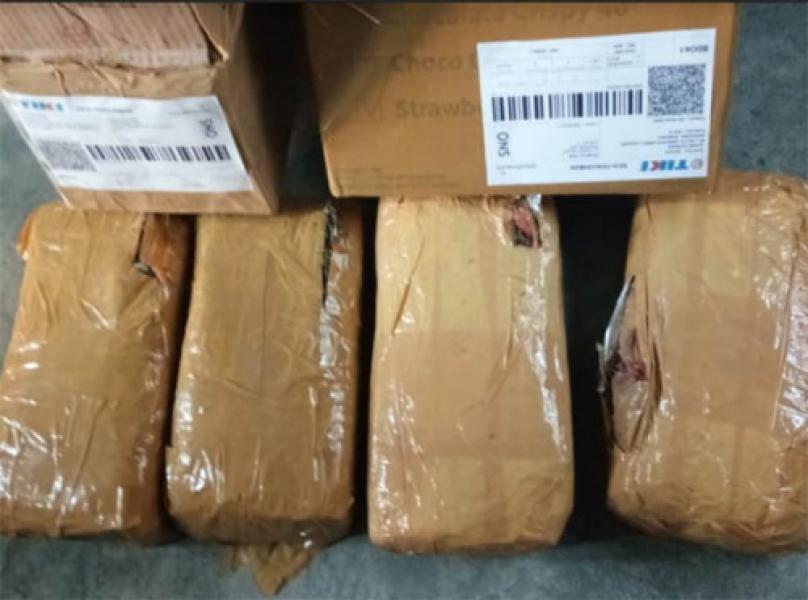Petugas Bandara SSK II Gagalkan Penyelundupan 4 Kg Ganja