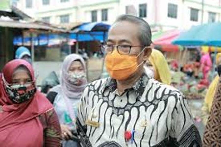 Plt Disdik Riau Apresiasi Aksi Tanggap Covid 19 Kelas Kominfo Riau Bagi Bagi Masker