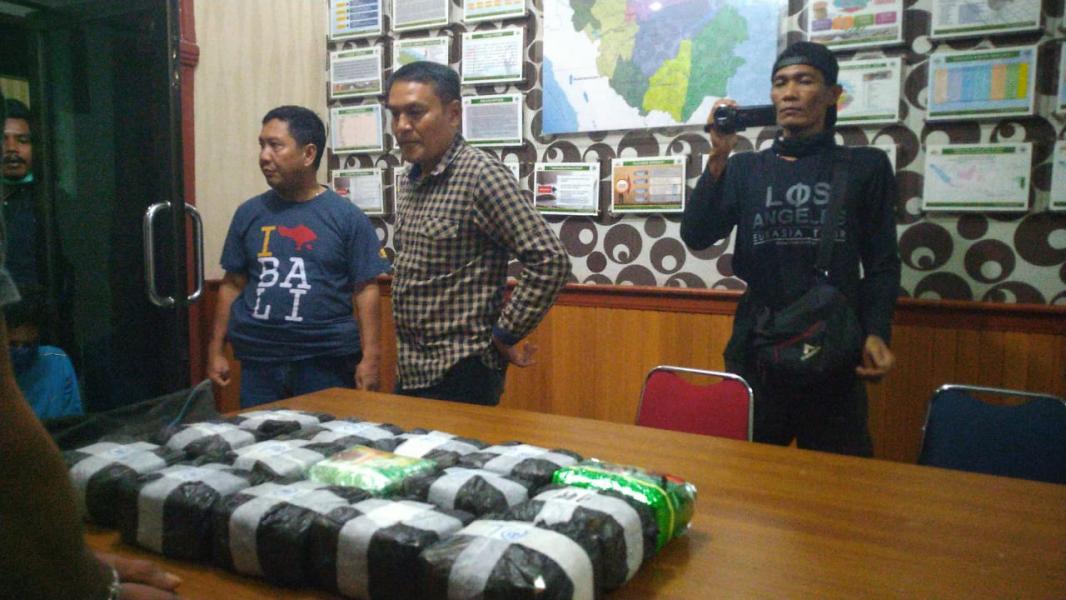 Polda Riau Tangkap Pengendali Narkoba Malaysia-Riau, 15 Kg Sabu Diamankan