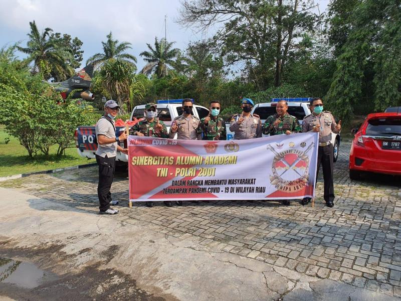 Sinergitas Alumni Akademi TNI-Polri Tahun 2001 Beri Bantuan Sembako