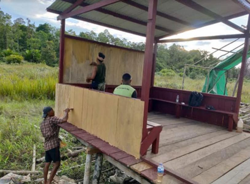 TMMD ke-107 Bangun Rumah Tunggu di Pinggir Sungai Kampung Epem