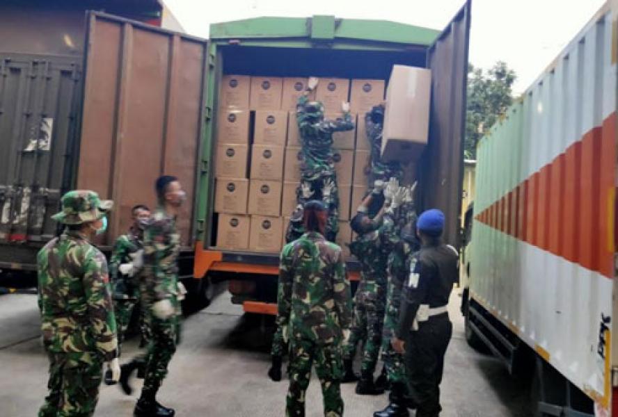TNI Bantu Distribusikan APD ke Berbagai Daerah