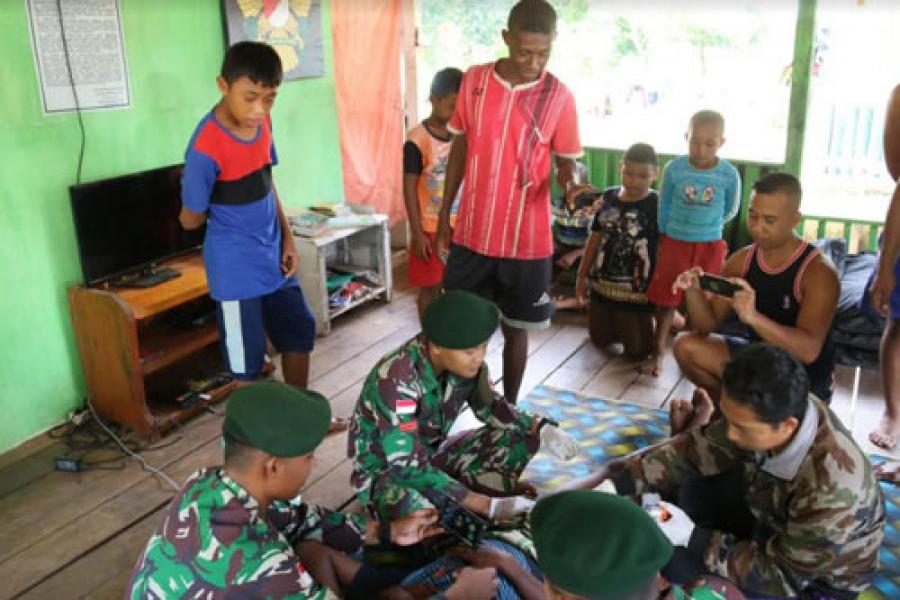 Tiga Anak Asuh Satgas Pamtas RI-PNG Yonif 411 Kostrad Disunat