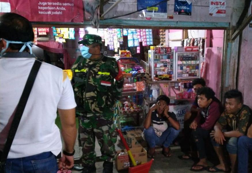 Tim Gabungan Koramil 02/Rambah Terus Lakukan Patroli Cegah Penyebaran Covid 19