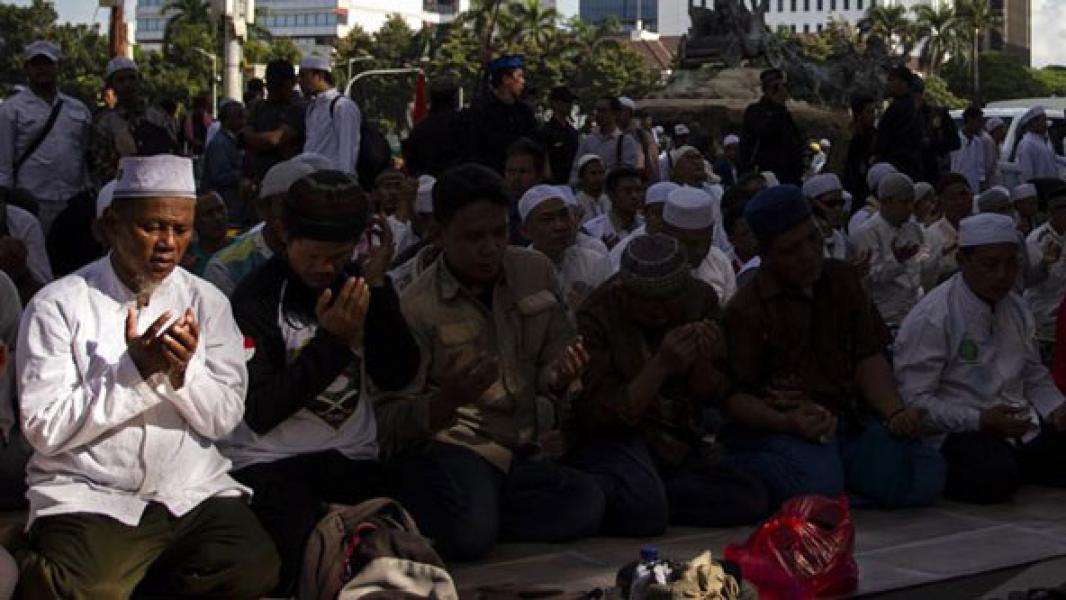 Wabah Corona, Masjid di Makassar Tetap Dipenuhi Jemaah Jumatan