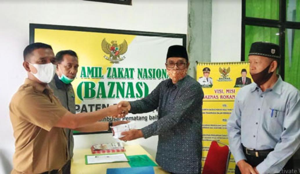 BAZNas Rohul Salurkan Bantuan Rp42 Juta ke Suriadi yang Tinggal di Gubuk Terpal